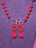 set-coordinato-collana-e-orecchini-geometrici-rossooro
