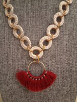 set-collana-e-orecchini-artigianali-con-frange-bordeaux