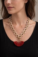 set-collana-e-orecchini-artigianali-con-frange-bordeaux