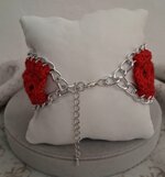 set-bracciale-rosso-crochet-e-orecchini-pompon-rossi