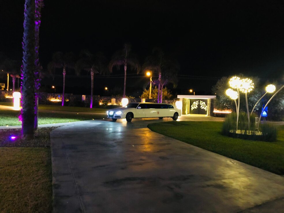 limo.jpeg limo.jpeg