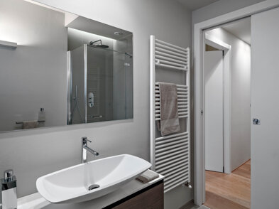 JTdCJTIyaXQlMjIlM0ElMjJEZXR0YWdsaW8lMjBkaSUyMGJhZ25vJTIwbW9kZXJubyUyMGNvbiUyMGRvY2NpYSUyMGluJTIwdmV0cm8lMkMlMjB0ZXJtb2FycmVkbyUyMGJpYW5jbyUyMGUlMjBsYXZhYm8lMjBkJUUyJTgwJTk5YXBwb2dnaW8lMjBzdSUyMG1vYmlsZSUyMHNvc3Blc28lMjAlRTIlODAlOTMlMjBwcm9nZXR0byUyMEFyY2hpb2xpc3RpY2ElMjIlN0Q= JTdCJTIyaXQlMjIlM0ElMjJEZXR0YWdsaW8lMjBkaSUyMGJhZ25vJTIwbW9kZXJubyUyMGNvbiUyMGRvY2NpYSUyMGluJTIwdmV0cm8lMkMlMjB0ZXJtb2FycmVkbyUyMGJpYW5jbyUyMGUlMjBsYXZhYm8lMjBkJUUyJTgwJTk5YXBwb2dnaW8lMjBzdSUyMG1vYmlsZSUyMHNvc3Blc28lMjAlRTIlODAlOTMlMjBwcm9nZXR0byUyMEFyY2hpb2xpc3RpY2ElMjIlN0Q=