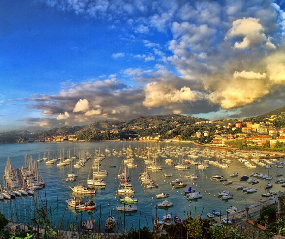 La baia di Lerici dal castello. Il Porticciolo del Golfo dei Poeti La baia di Lerici dal castello. Il Porticciolo del Golfo dei Poeti