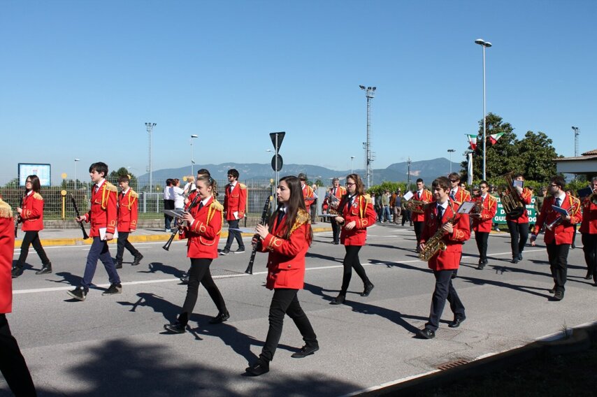 banda in sfilata.jpeg banda in sfilata.jpeg