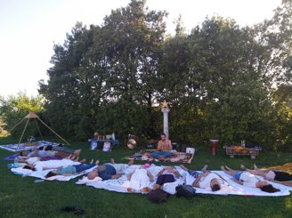 respirazione consapevole, meditazione, lavori energetici di gruppo