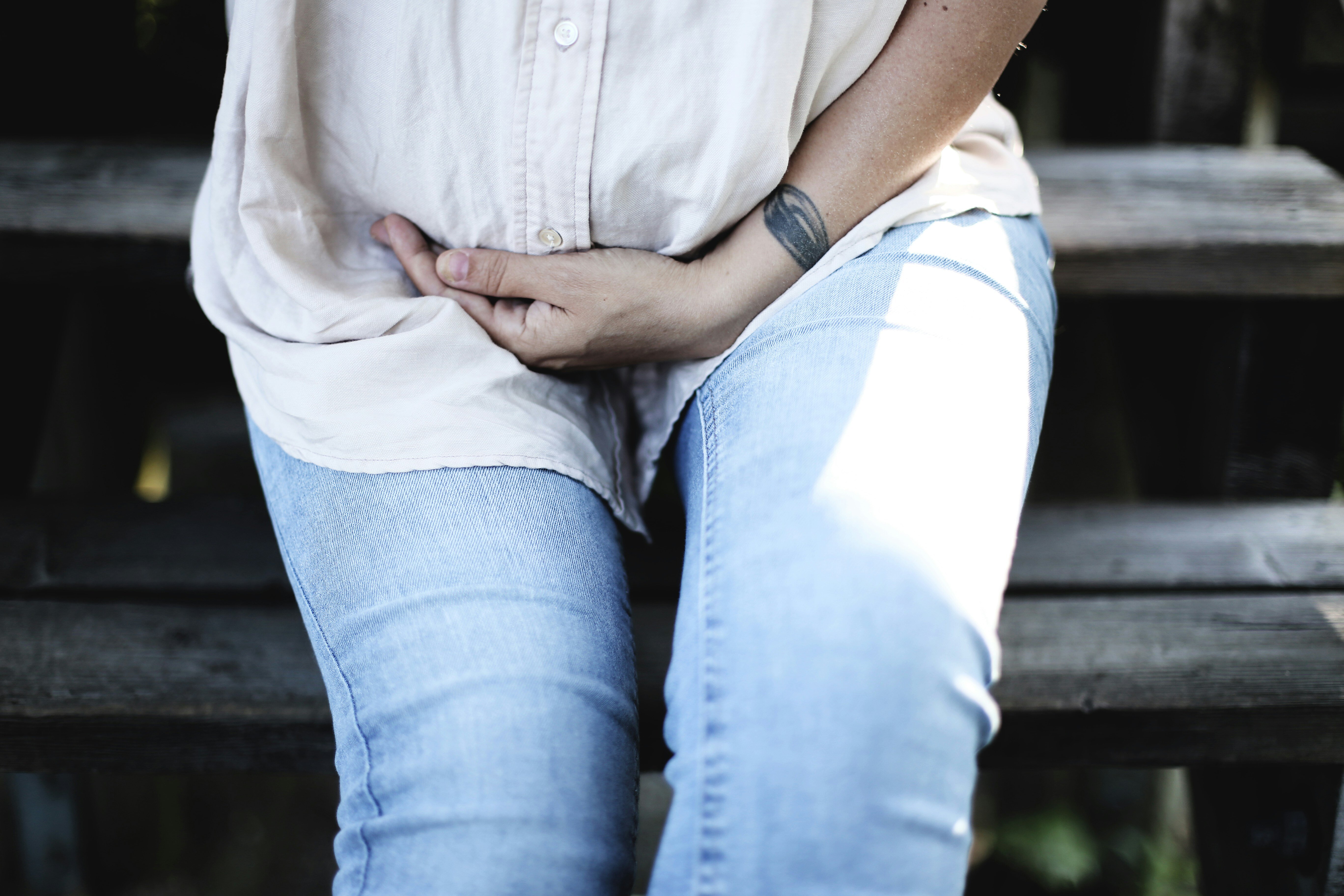 Gonfiore, stanchezza e intestino in menopausa: e se non fosse solo &ldquo;stress&rdquo;?