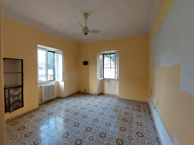 TRILOCALE in vendita in Via Ugo da Porta Ravegnana