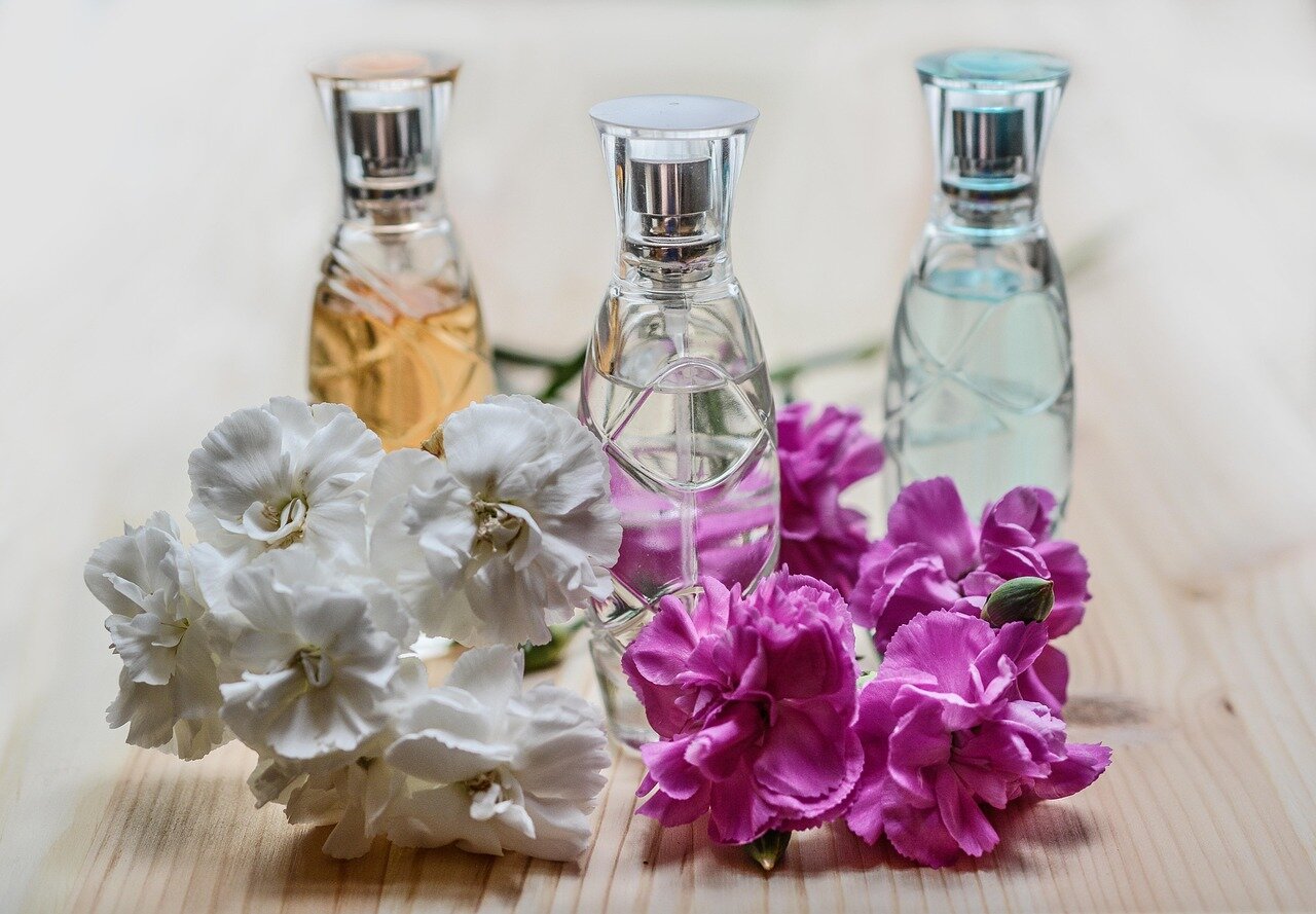 Idrolati: cosa sono, proprietà e come usarli in aromaterapia Idrolati: cosa sono, proprietà e come usarli in aromaterapia