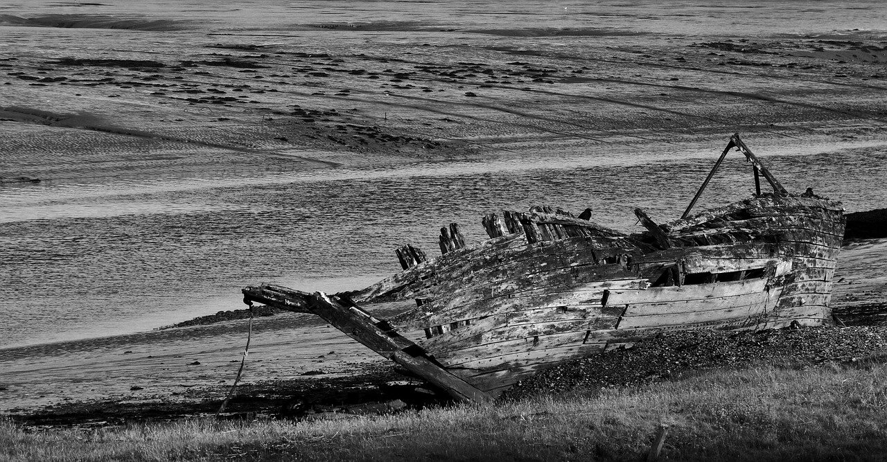 Tragedia a Lampedusa: naufragio con decine di vittime