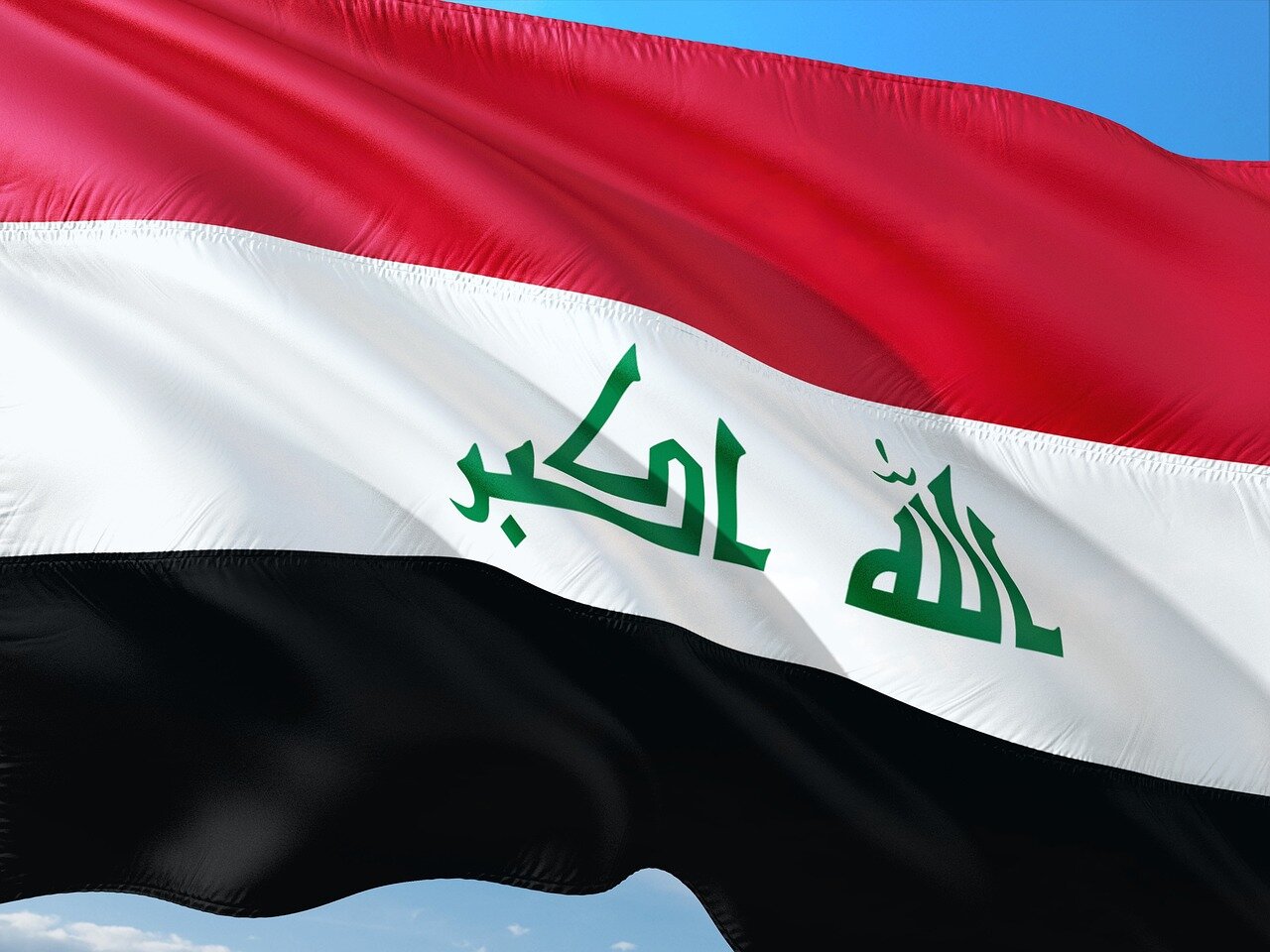 Attentato in Iraq: oltre 50 vittime in un mercato di Baghdad, l’ombra dell’ISIS