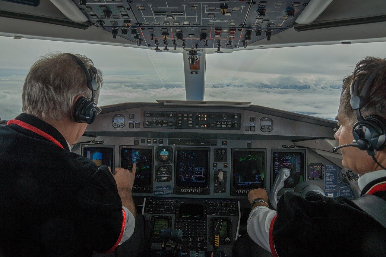 Aerei di Stato sotto scacco: l’Italia valuta di oscurare i voli ufficiali dopo il disturbo radio al jet di von der Leyen