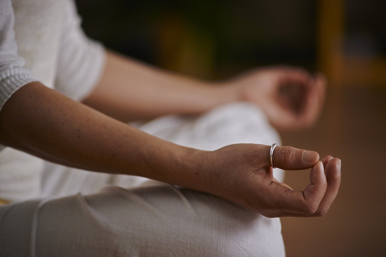 Armonizzarsi attraverso la pratica yoga