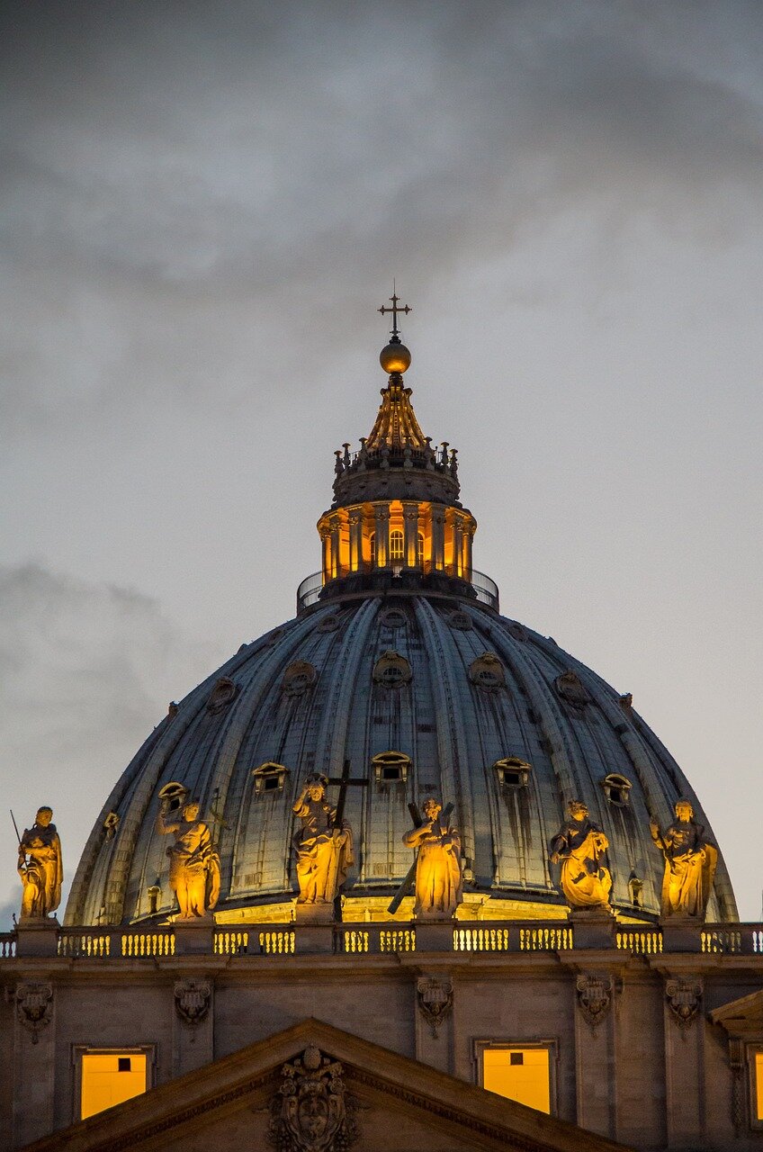 Il Vaticano si fa mediatore: Papa Leo XIV pronto a ospitare negoziati di pace tra Russia e Ucraina