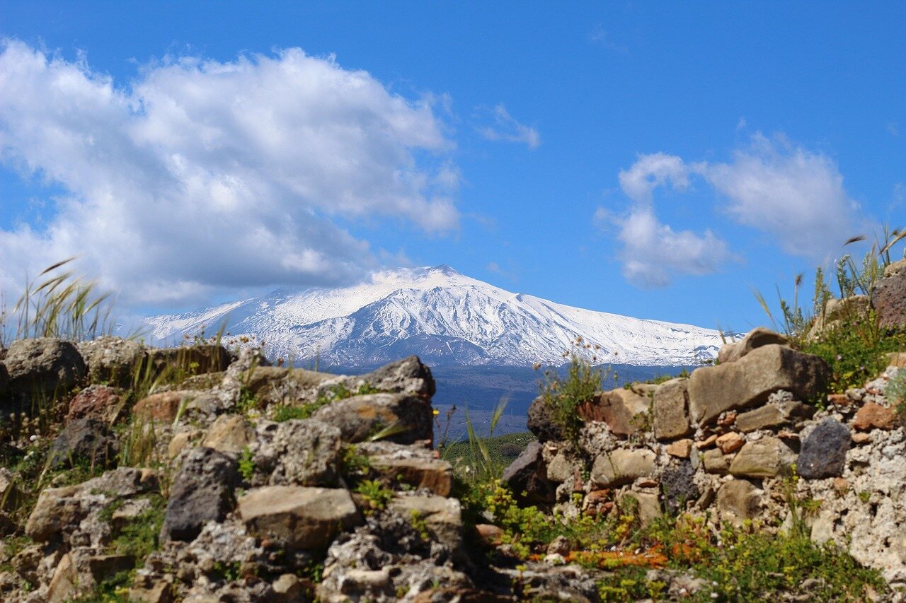 Mega incendio sull’Etna: colpito un territorio esteso
