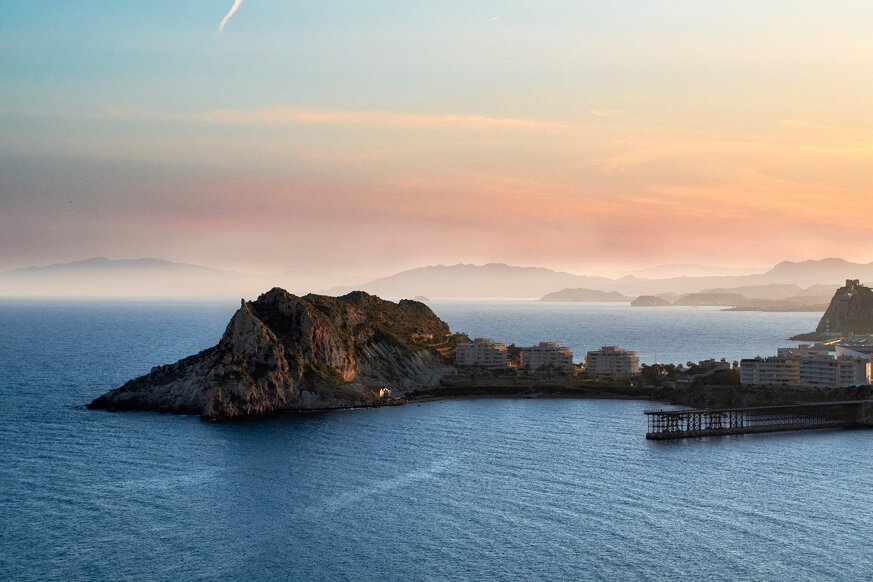 isola al tramonto