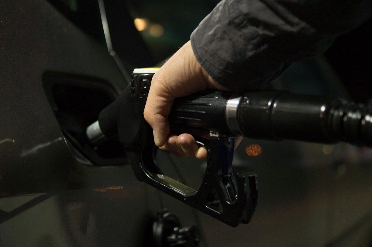 Carburanti, prezzi ancora elevati in Italia